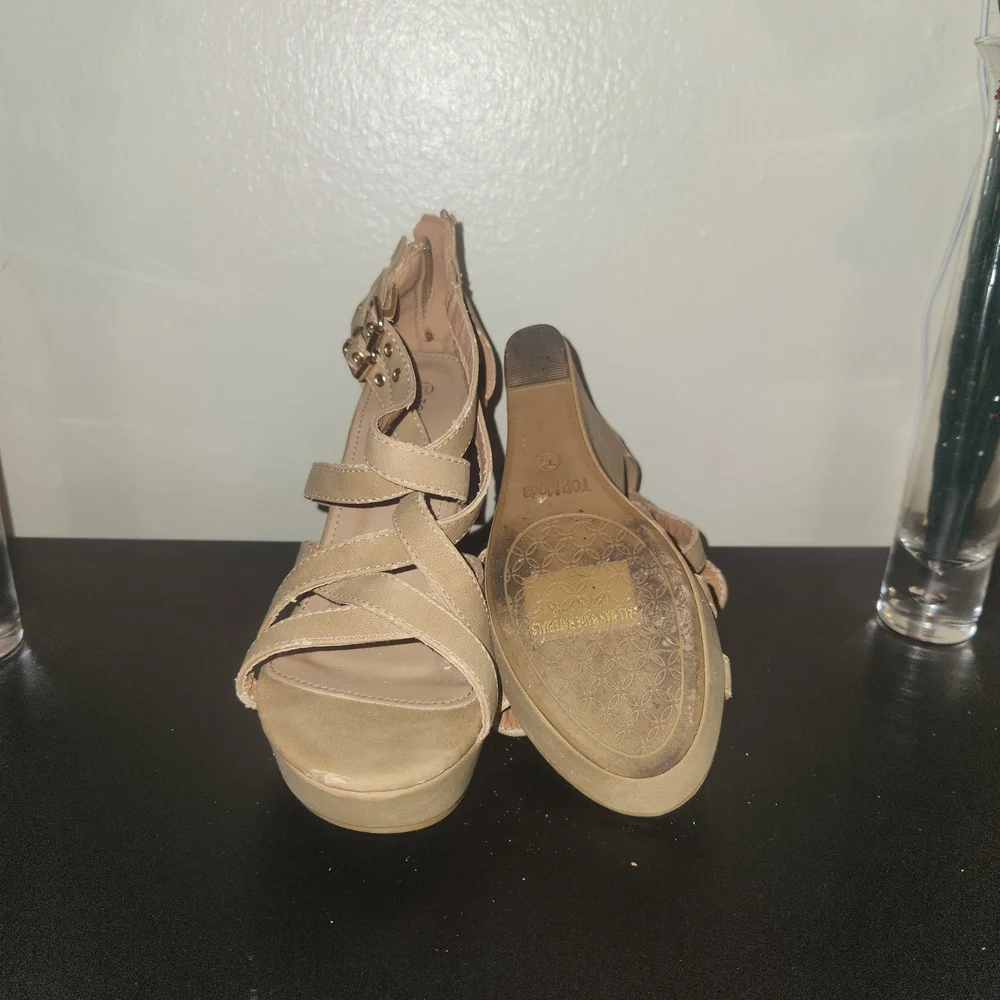Women’s Strappy Platform Sandals - Nude
